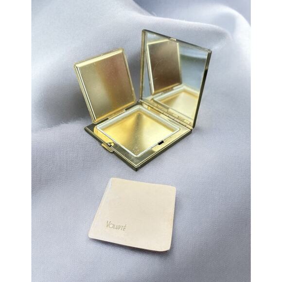Vintage Volupte 1940's Makeup Compact With Puff Gold Tone Over Brass 3 Inches - Picture 1 of 7
